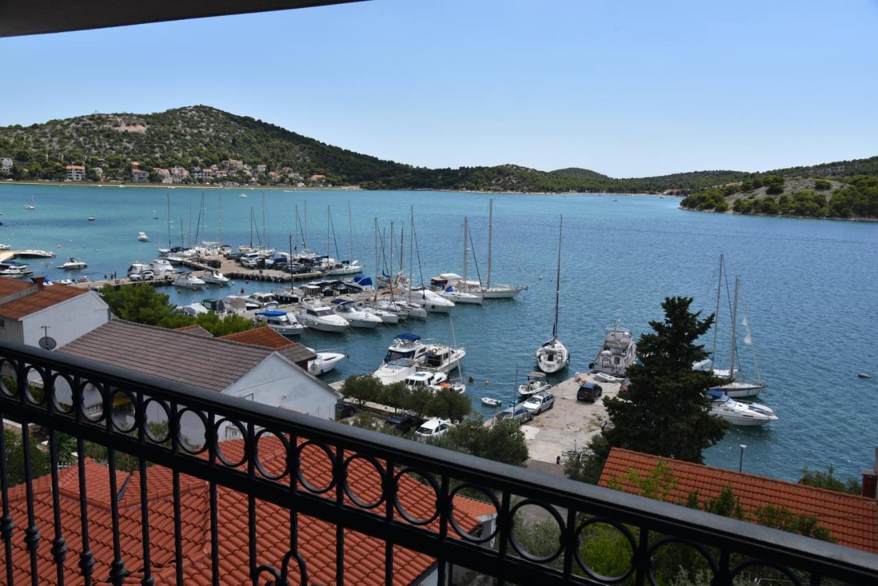 Villa Pina Appartment Chantos Tisno Exterior foto